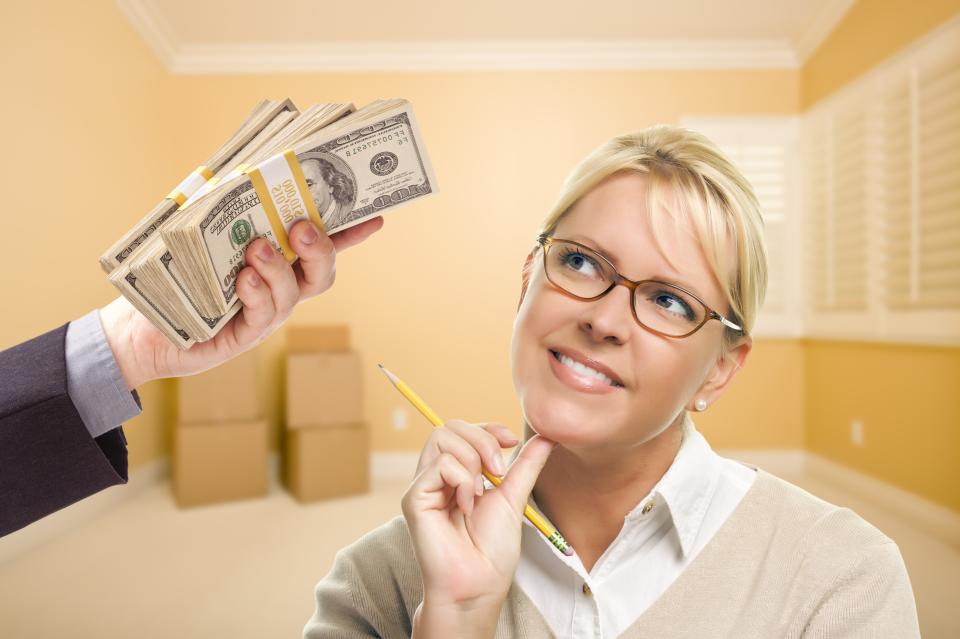 How to Talk About Money with a Recruiter – Especially When it Comes with an Offer