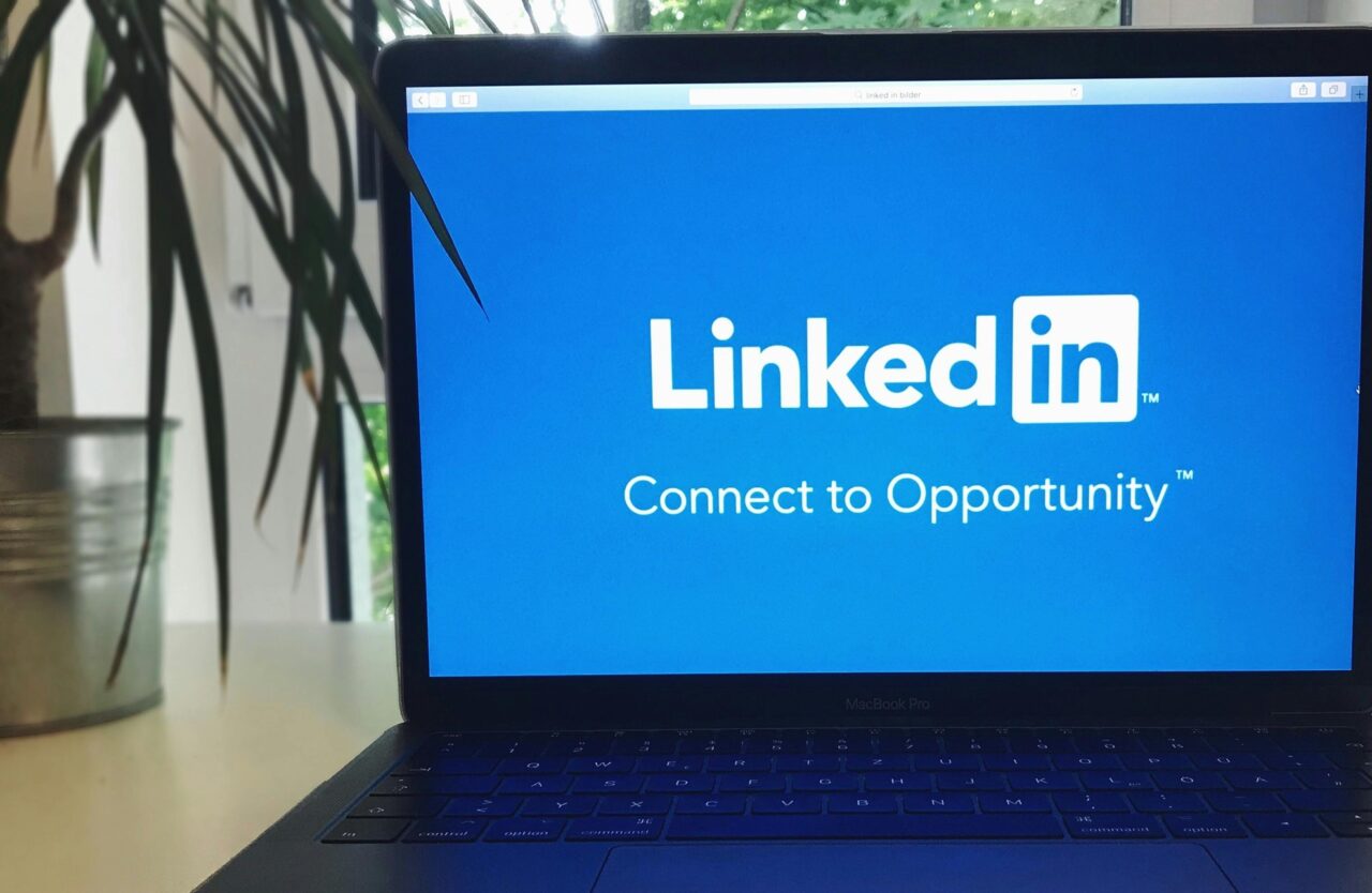 How to Network on LinkedIn to Land Your Next Job | Shanna Landolt